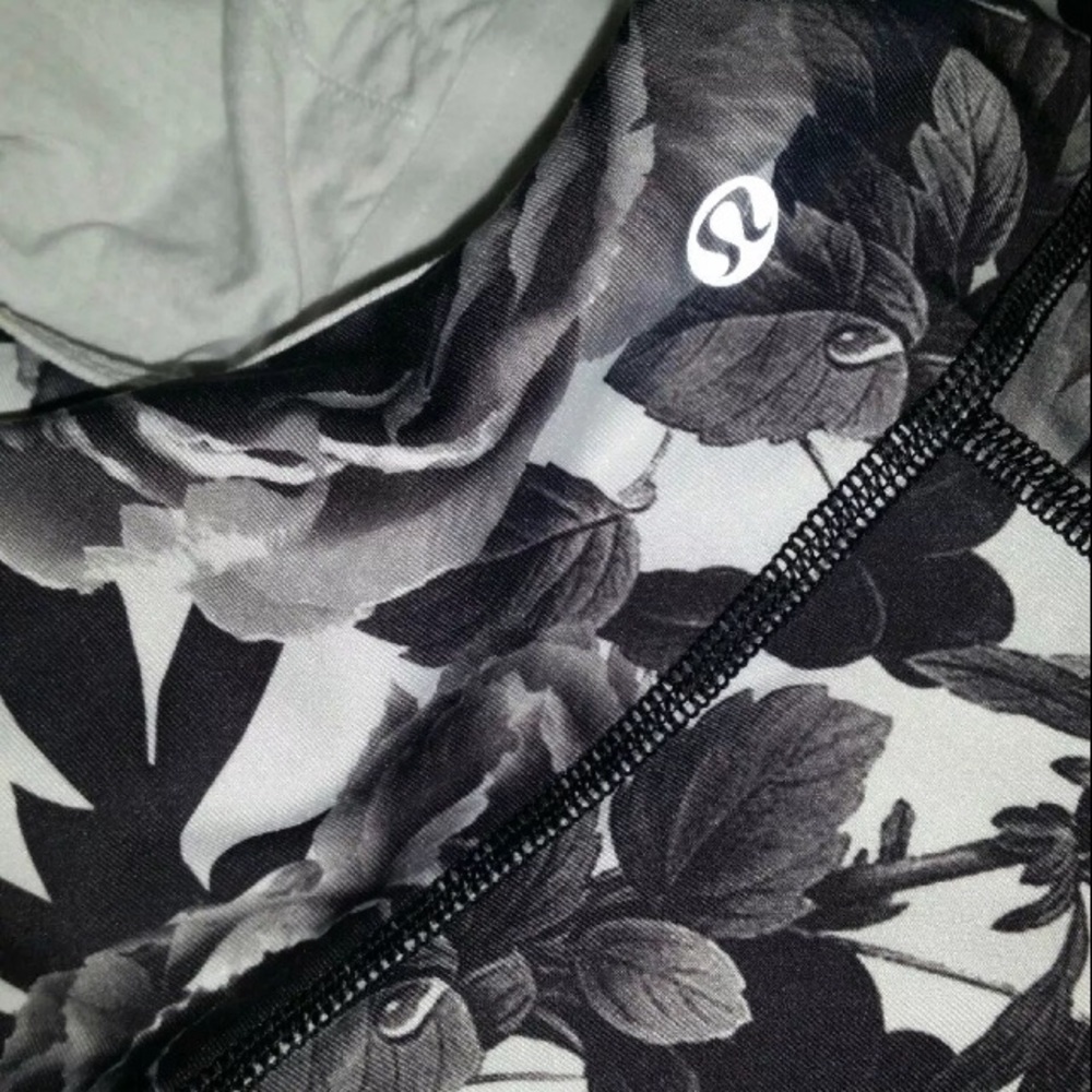 Lululemon size 4